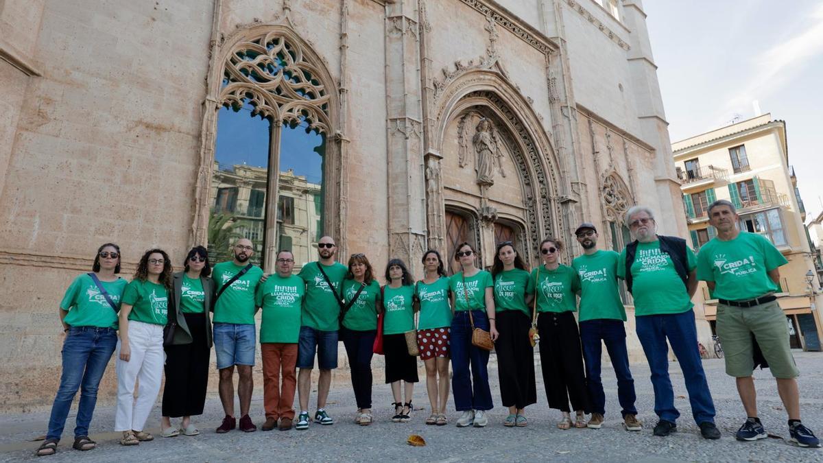 Camisetas verdes se plantan en un acto de Prohens para protestar contra el acuerdo entre PP y Vox