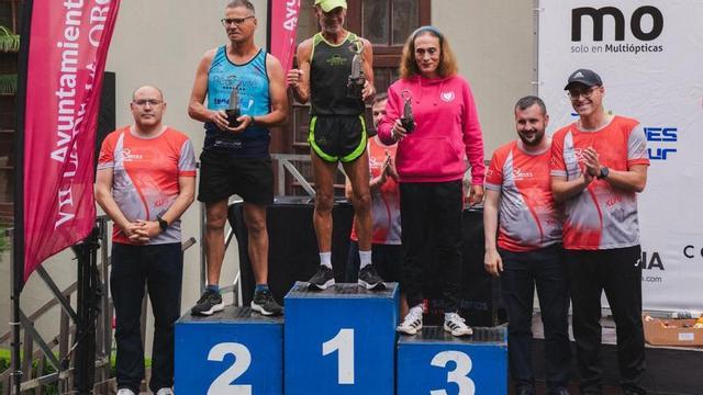 Mar Vázquez, en el cajón 3 del podio de la modalidad máster 60 en la categoría masculina.