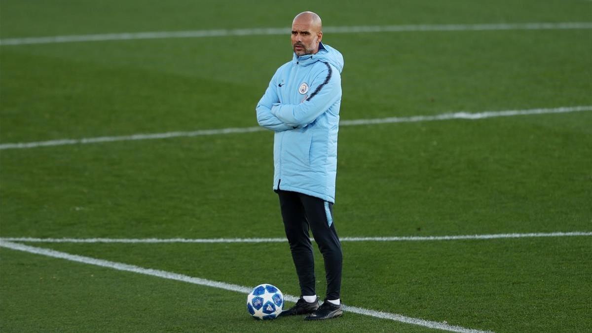 Guardiola, en un entrenamiento en las instalaciones del City.