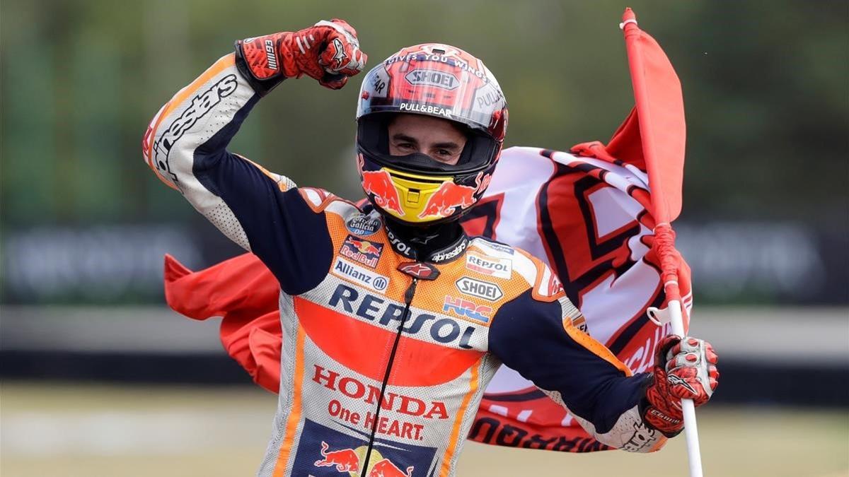 Marc Márquez (Honda) gana el GP de la República Checa e iguala en victorias a Mike Hailwood.