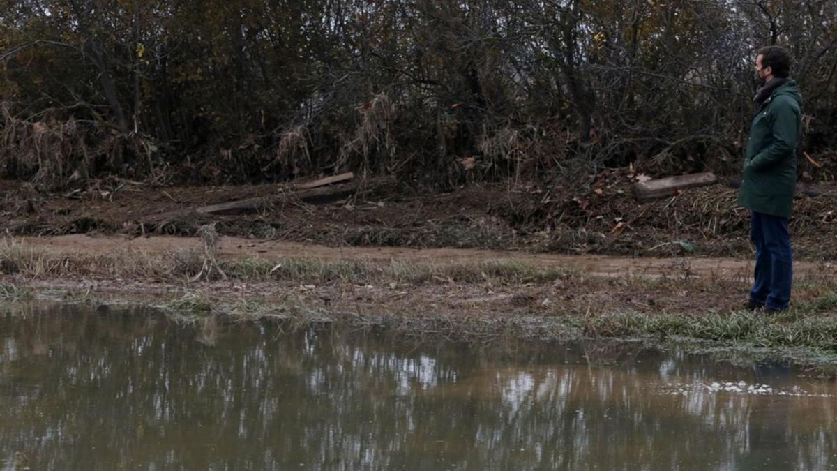 Pablo Casado visita los campos inundados en Aragón el pasado diciembre. | ANDREEA VORNICU