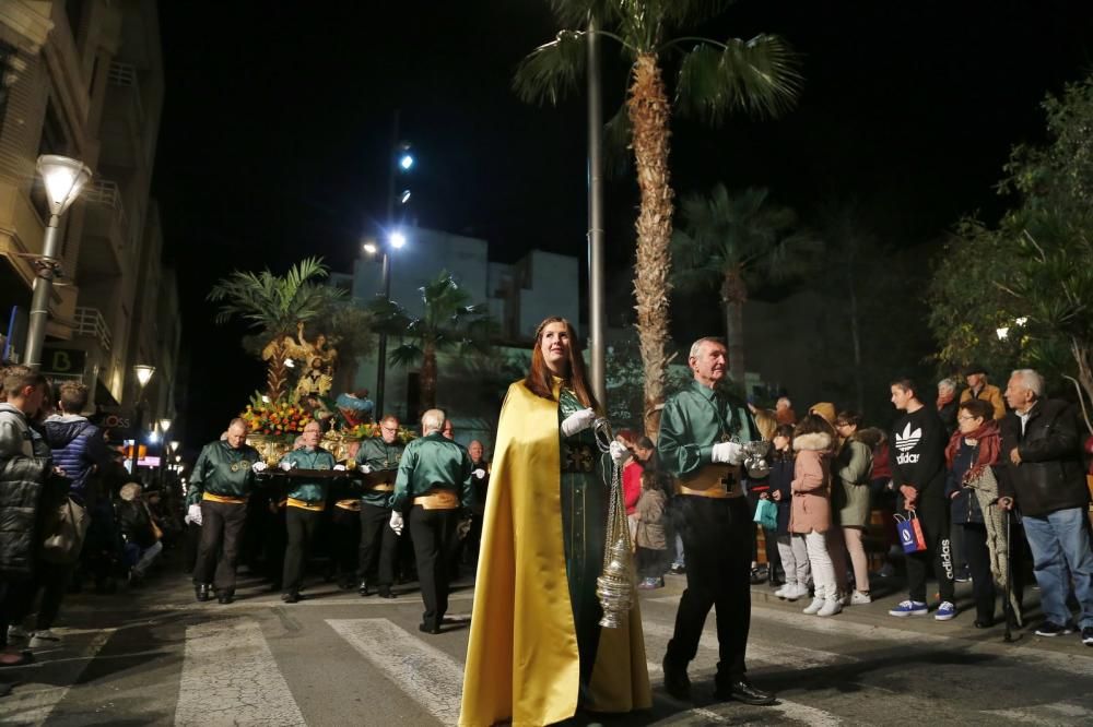 Miles de personas contemplaron el paso de las imágenes de las seis cofradías que participan en Lunes Santo