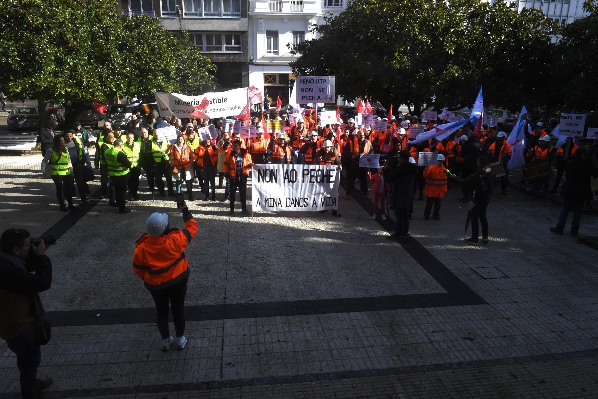 Protesta ante el Tribunal Superior de Xustiza por el cierre de la mina de Penouta, en Viana do Bolo