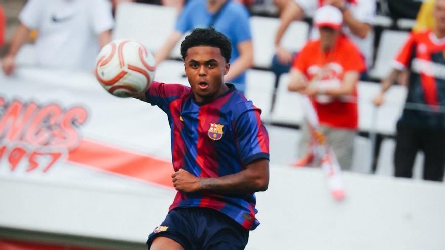 Shane Kluivert y su perspicacia dejaron el segundo tanto en el marcador