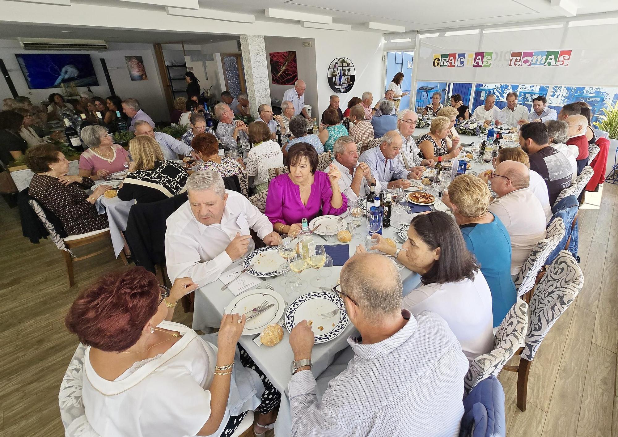 Homenaje al médico Tomás Rodríguez Cayazzo por sus pacientes en Panxón