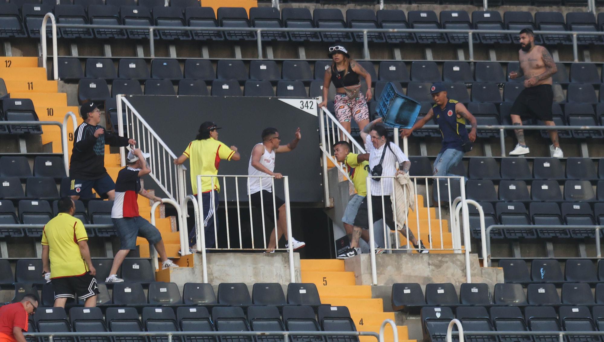 Las imágenes de la batalla campal en Mestalla