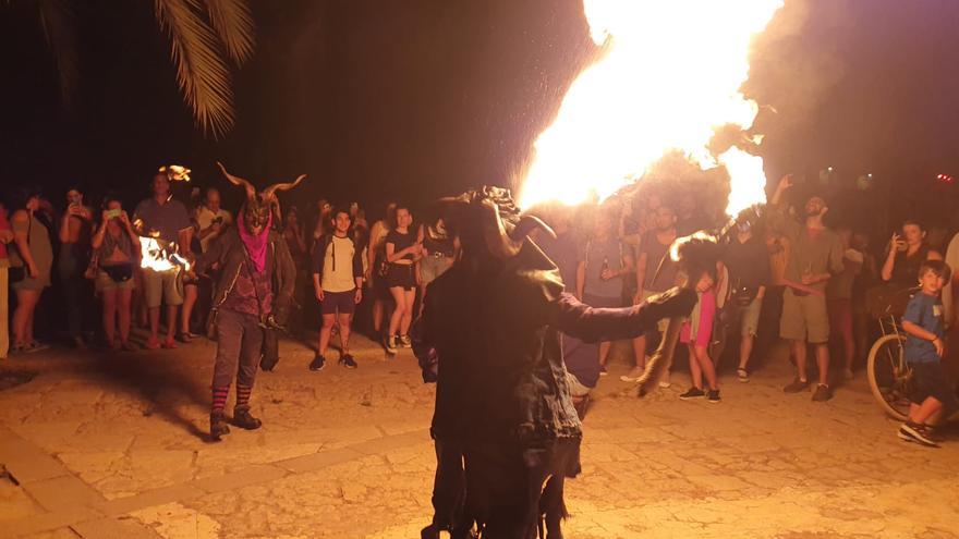 El infierno más reivindicativo echa chispas en el Parc de la Mar