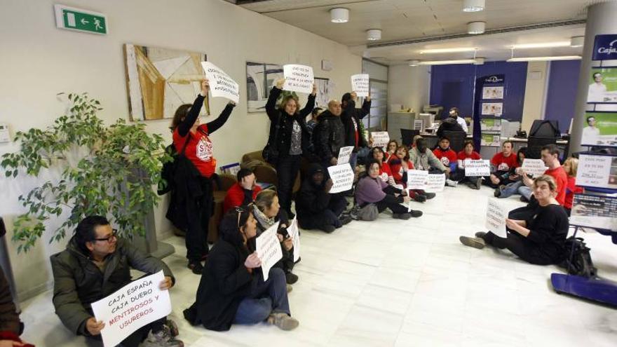 Denuncia de Caja Duero a Stop Desahucios por una protesta