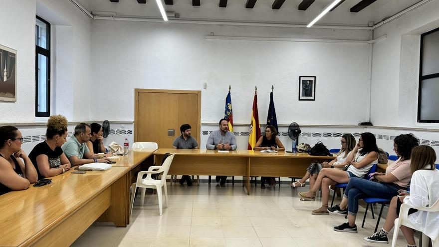 Las familias temen que las obras de los colegios de Manises se alarguen más