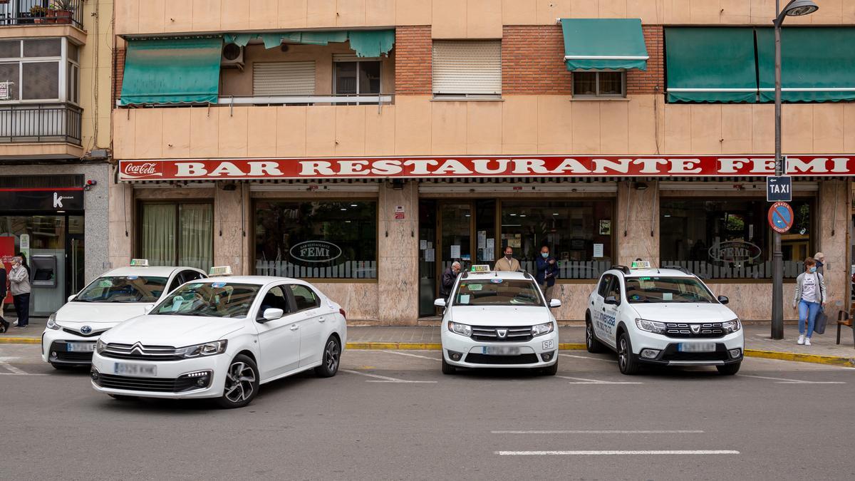 Taxis en la parada de Mislata