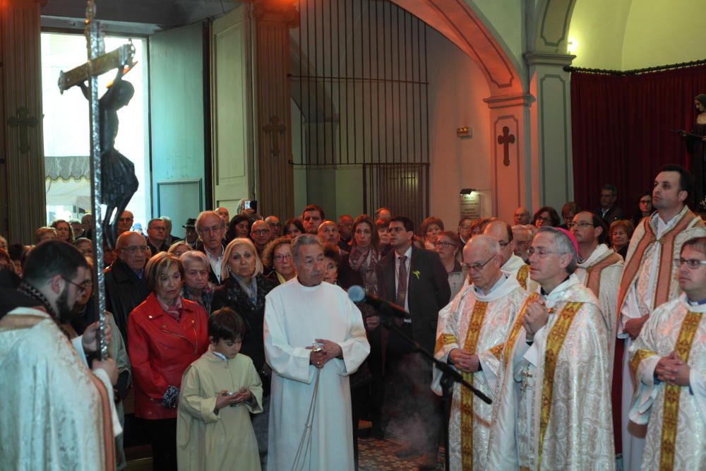 La processó del Sant Crist d'Igualada aplega centenars de persones