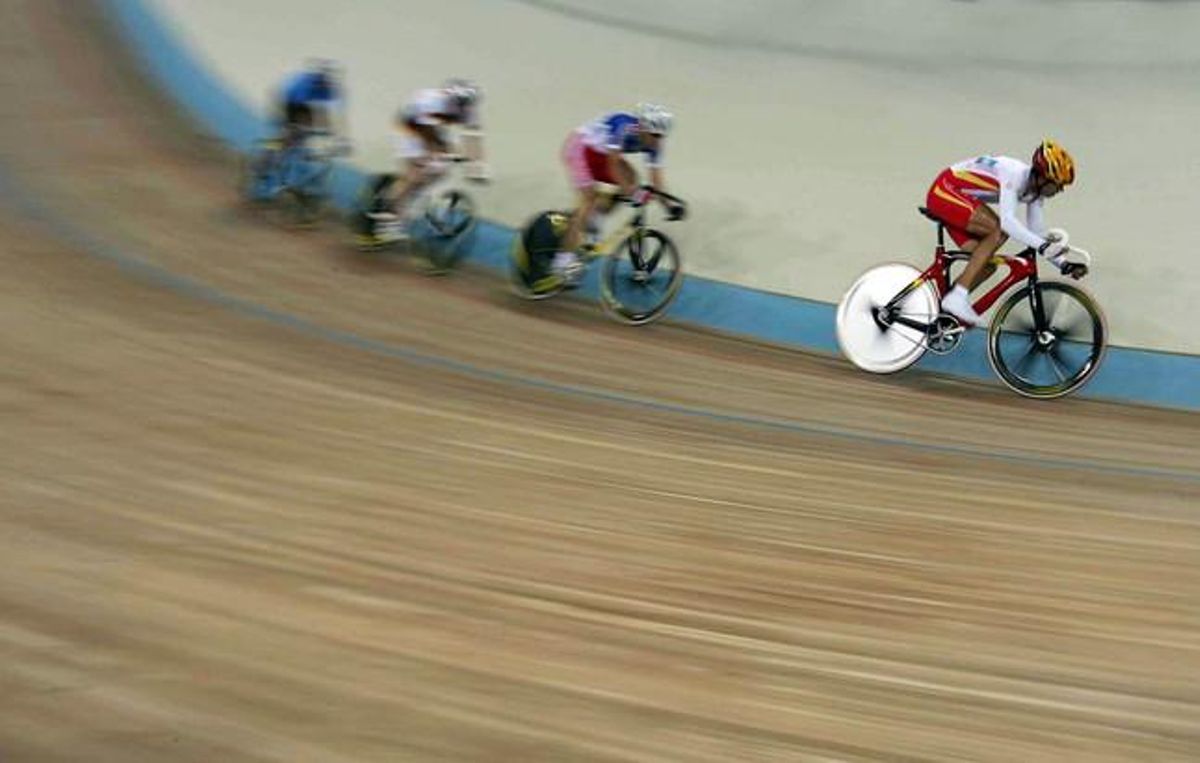 El ciclista mallorquí Joan Llaneras, a la final de velocitat per punts (Jocs d’Atenes, 2004), en què va aconseguir la medalla de plata.