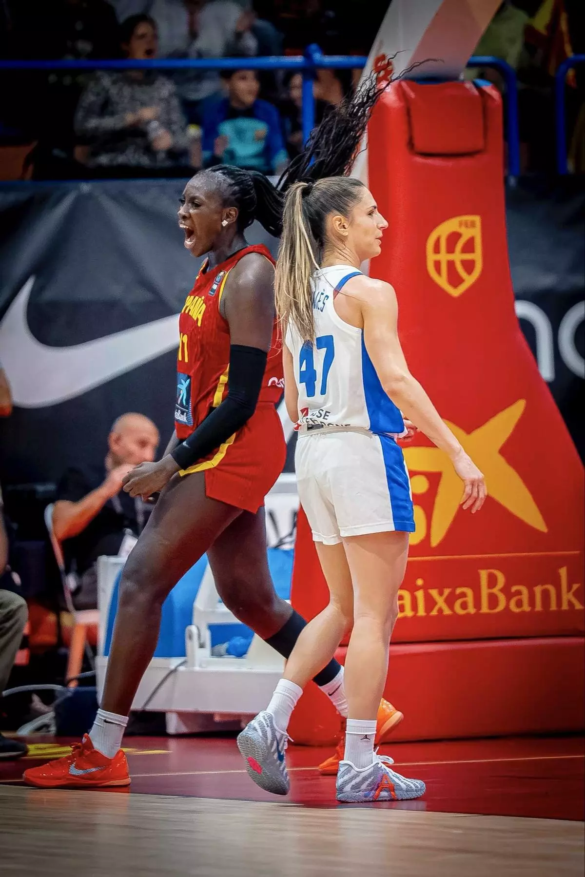 Helena Pueyo logra diez puntos en la derrota de España contra Francia