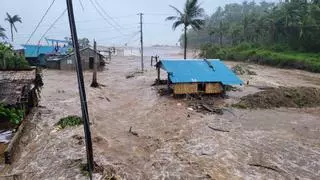 Espectaculares imágenes de la brutalidad del tifón Fung Wong que azota Filipinas