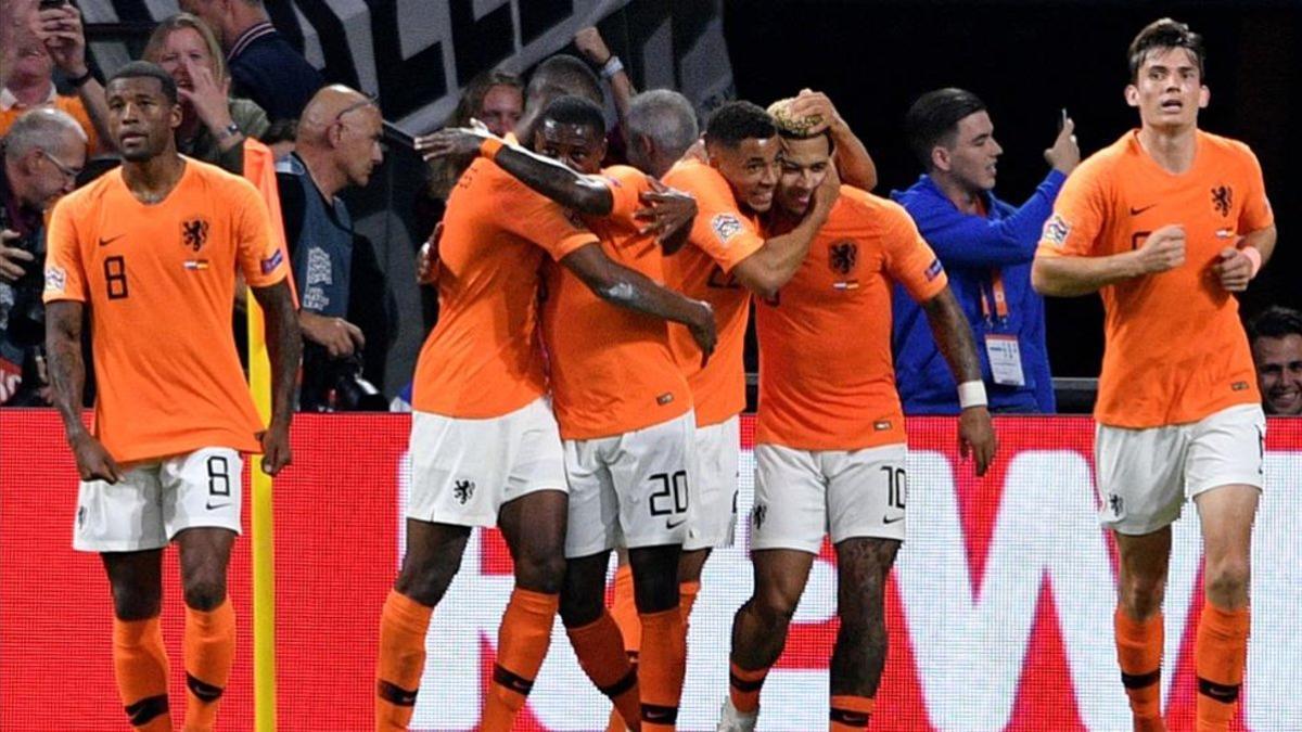 Holanda celebrando el gol de Depay