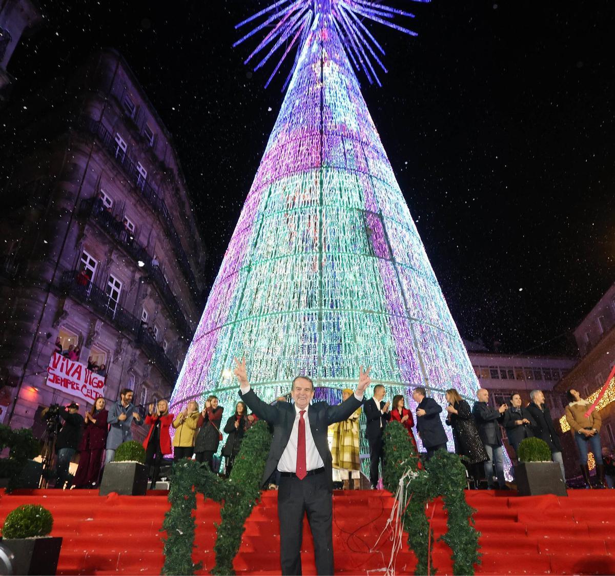 Vigo enciende la Navidad más grande de su historia ante miles de personas