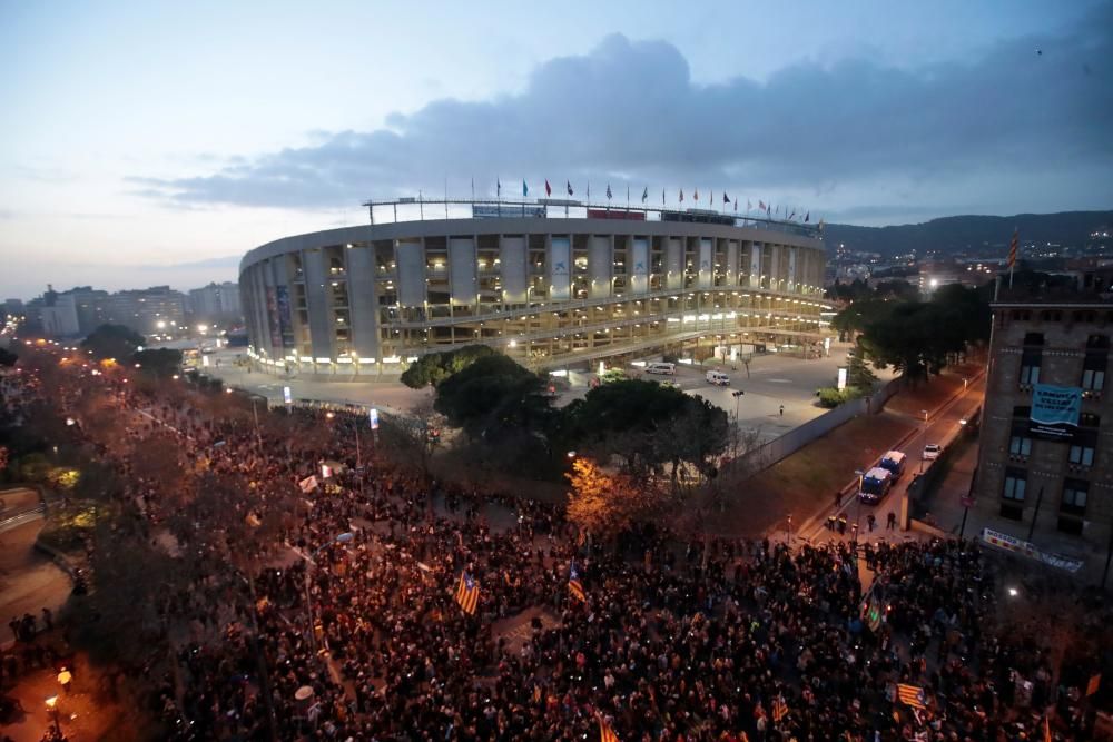 Protesta de Tsunami entorn el Camp Nou