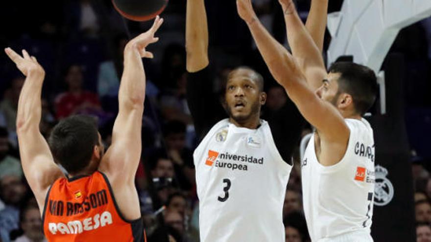 El desgaste condena al Valencia Basket en Madrid