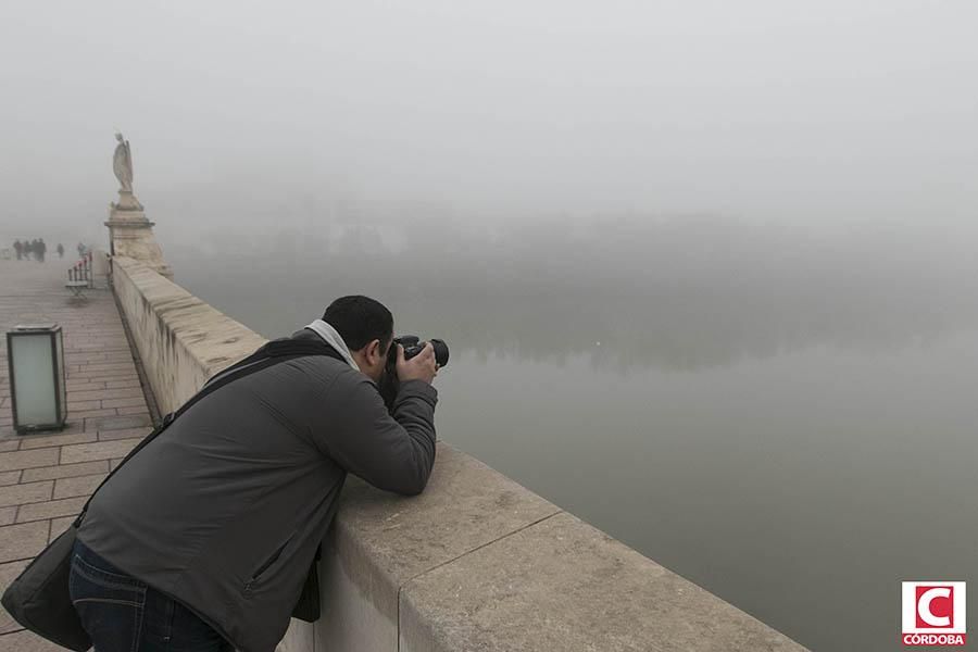 El amanecer de Córdoba bajo la niebla.