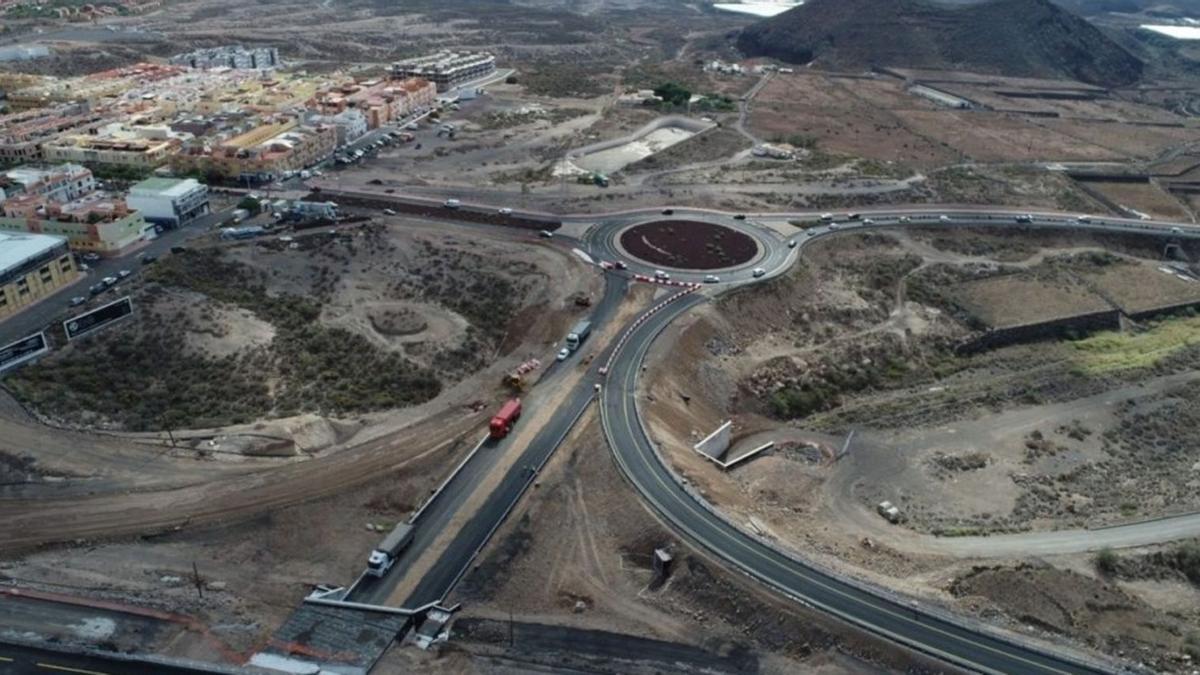 Un momento de la obra del enlace de Oroteanda, en San Miguel de Abona. | | E.D.