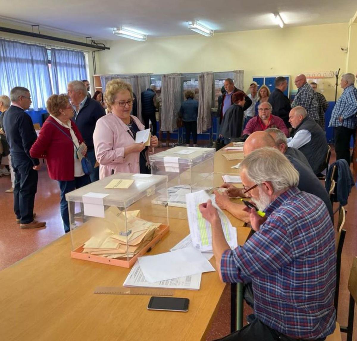 La derecha crece con 6.753 votos más en las autonómicas, pero el &quot;efecto Barbón&quot; aguanta