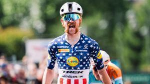 Quinn Simmons celebra su victoria en el Tour Auvergne-Rhône-Alpes