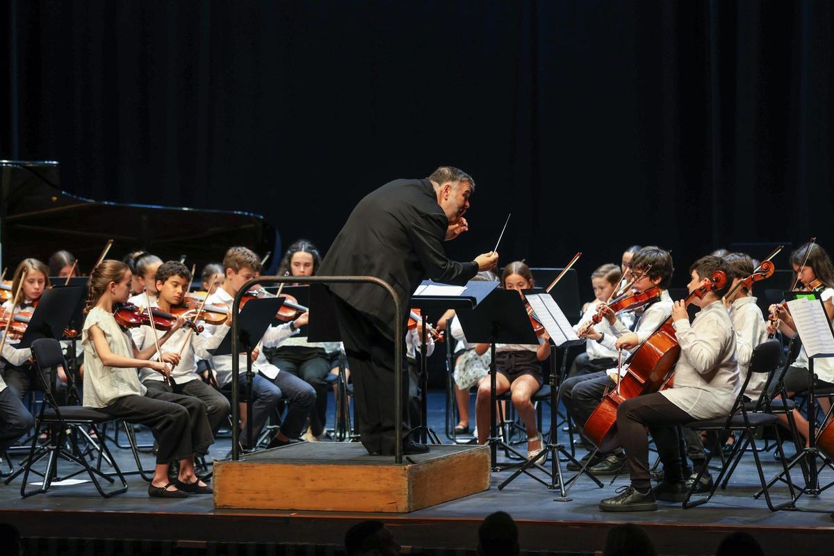 Ensayo de la orquesta infantil de la sinfónica