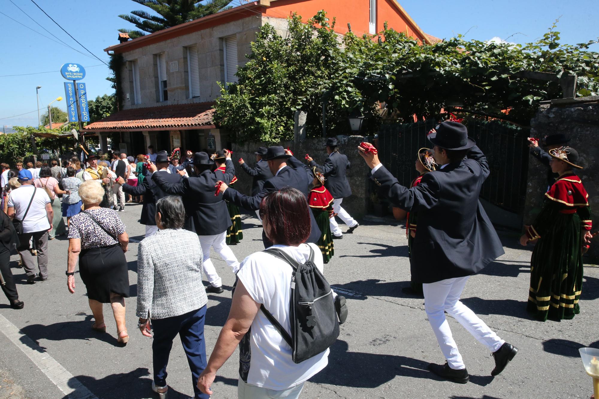 La procesión y la danza de San Roque de O Hío en imágenes (I)