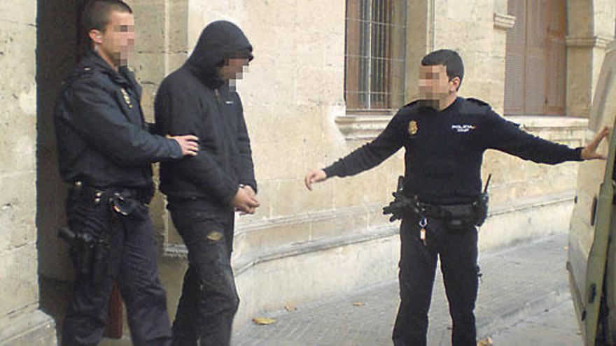 El líder de la banda que robaba piezas de coches en Palma ingresa en prisión