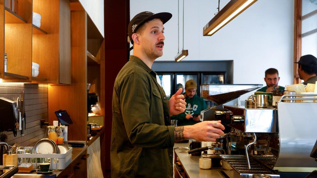 Junto a otros dos socios, 'Lapro' ha montado SIP Coffee Roasters, una cafetería que se encuentra en el Raval