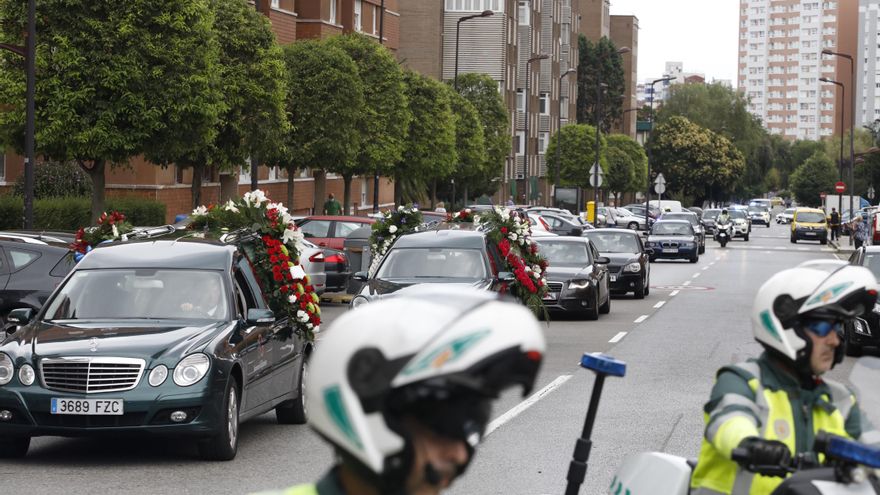 Una pasarela de guardias civiles despide a Eladio Currás, el compañero jubilado fallecido en un incendio en Gijón