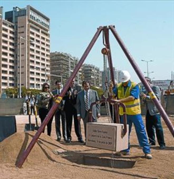 La torre de Zaha Hadid avanza con tiento por su dificultad y por la crisis