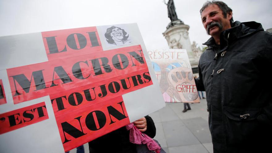 Protesta contra Macron en París