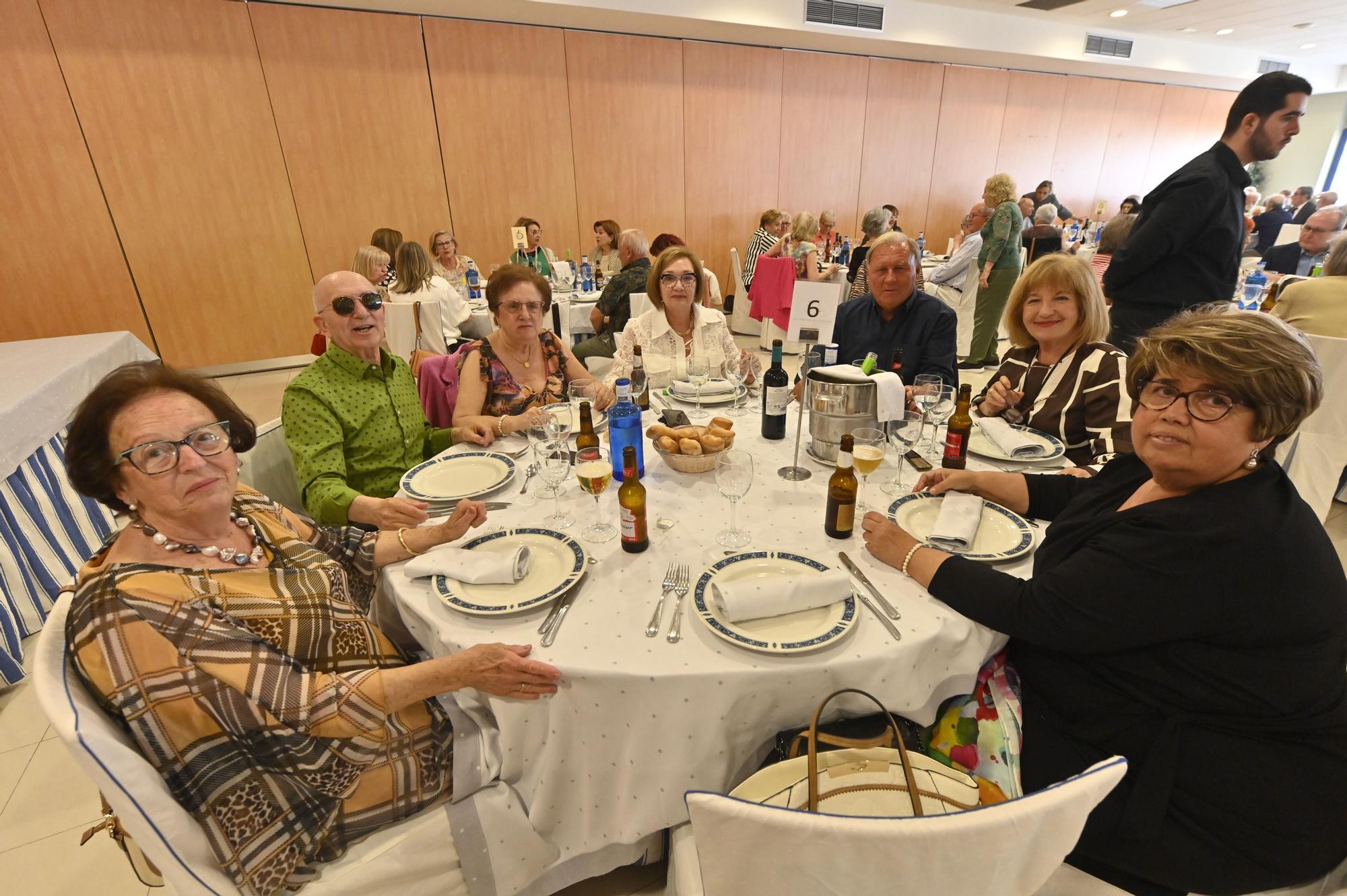 Los mayores universitarios de Castellón celebran una comida de hermandad