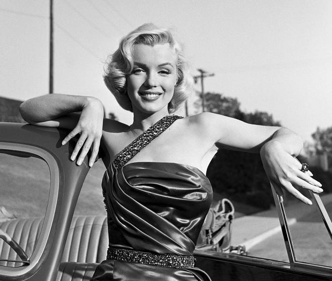 Una subasta conmemora el centenario de Marilyn Monroe: a la venta un delineador de ojos de Elizabeth Arden, radiografías y las puertas de su casa