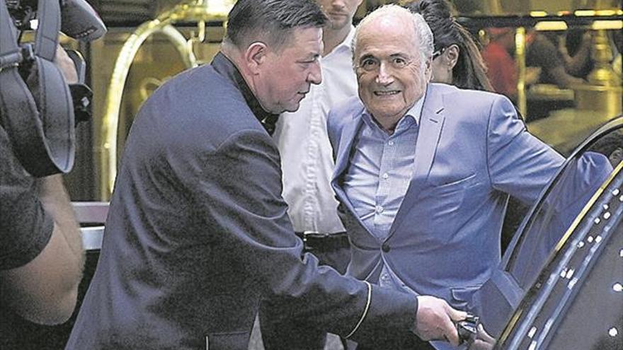 Blatter, invitado incómodo