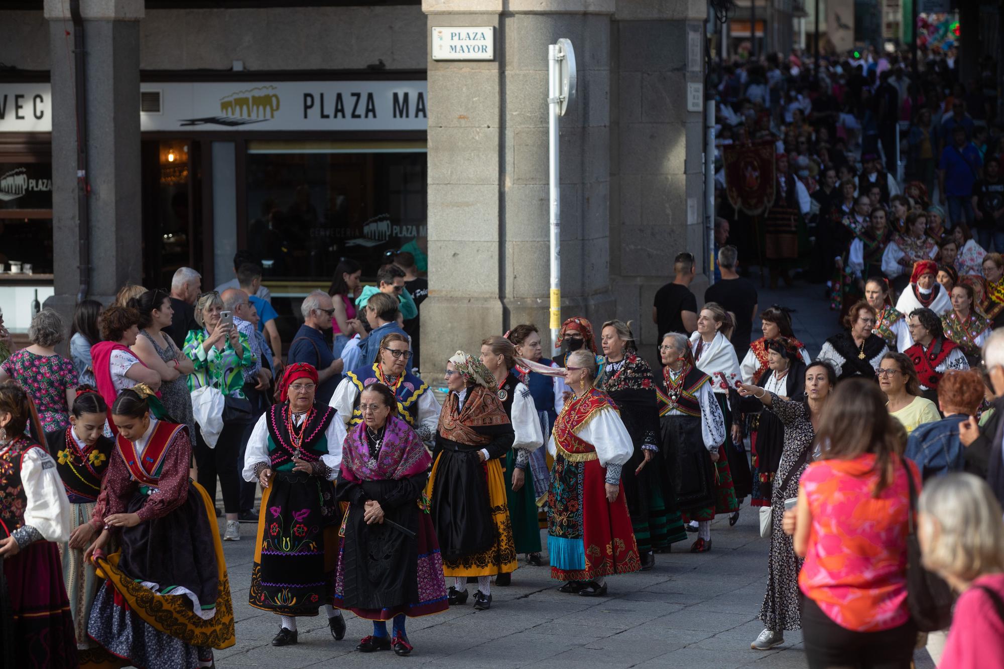 Desfile de indumentaria tradicional de Zamora