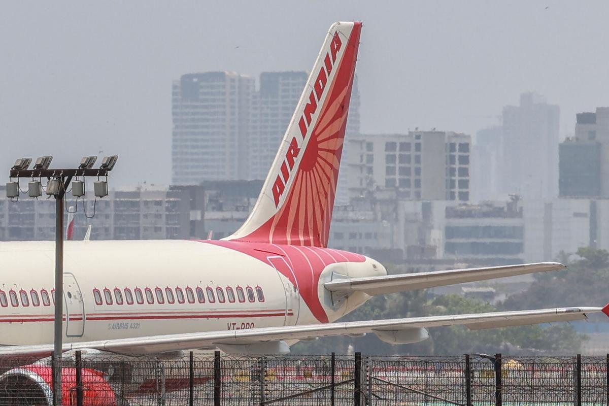 Fotografía de archivo que muestra parte de un avión de Air India en Bombay.