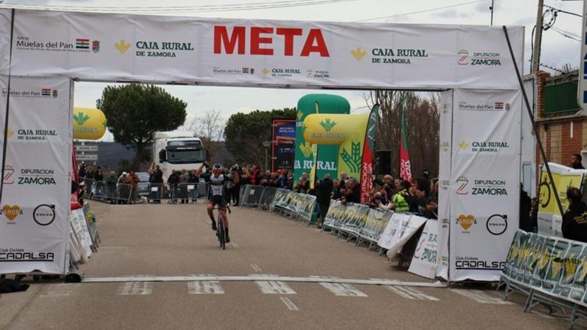 Foto de la victoria del último ganador del Gran Premio Muelas del Pan.