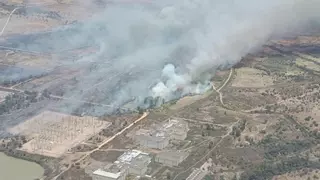 Un descontrolado incendio en Valdecaballeros (Badajoz) supera ya las 1.000 has quemadas