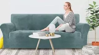 Dale un nuevo estilo a tu sofá con esta funda rebajada que facilitará su limpieza