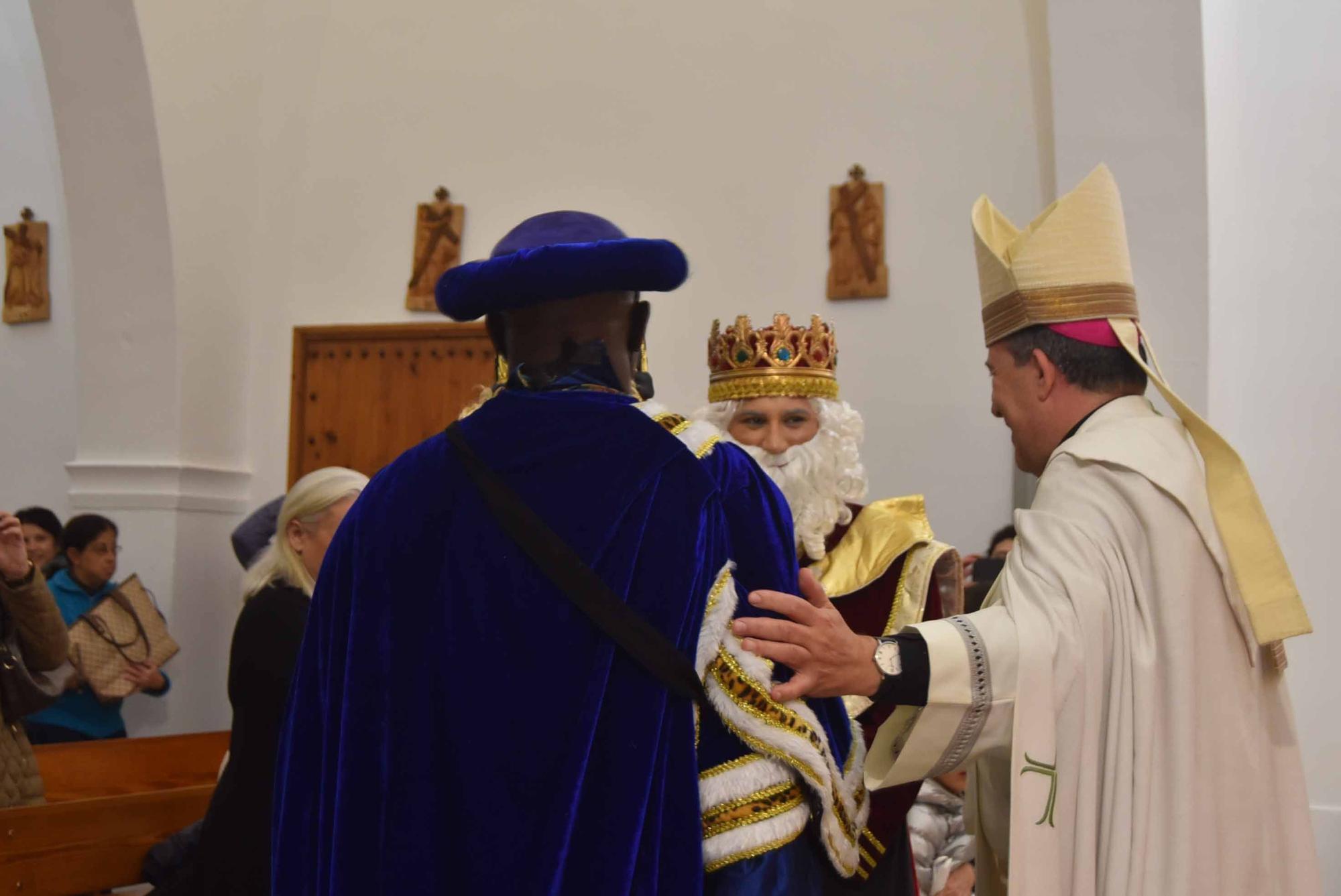 Mira aquí la galería de fotos completa de los Reyes Magos en Santa Eulària