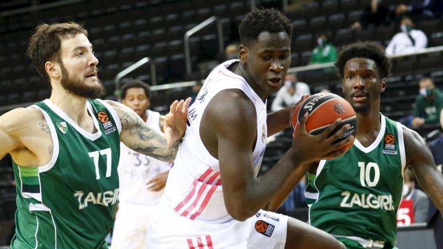 Tavares y Campazzo dan vida al Real Madrid ante el Zalgiris