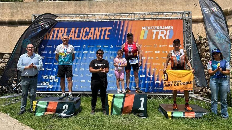 Miguel Micó, del Triatló Ontinyent, gana la plata en el Mediterranea Triatlón de Alicante
