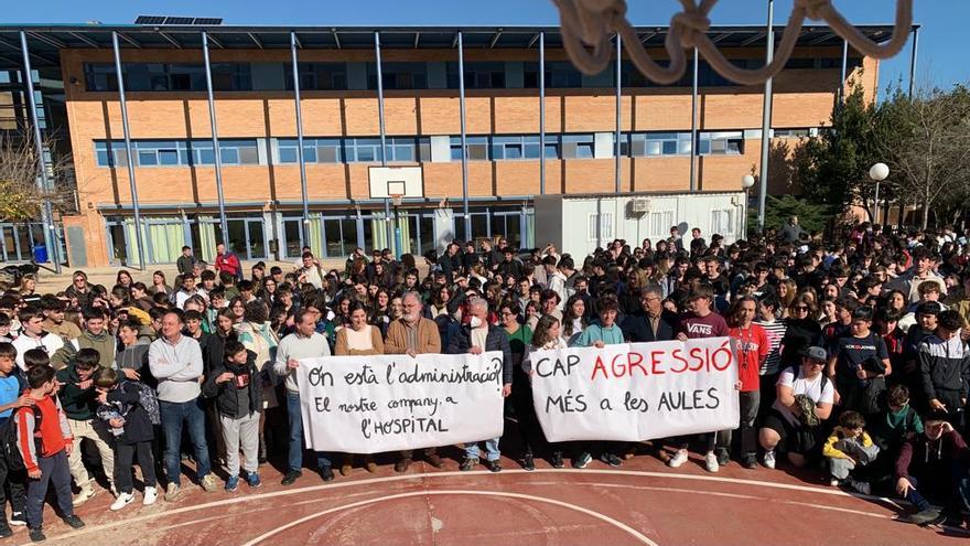 Un alumno del IES de Villalonga agrede y hiere a un profesor en un ojo