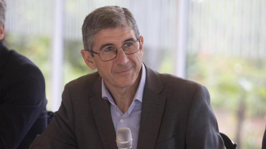 Josep Llopis, director de zona en Caixa Popular, en el foro Más que Empresas de la Costera, organizado por Levante-EMV, en el hotel-restaurante Montsant de Xàtiva.