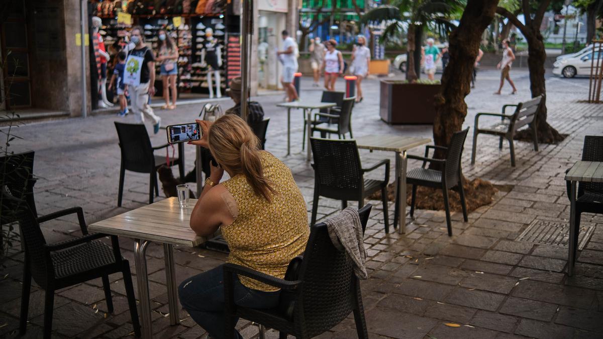 Terraza de un establecimiento hostelero en Santa Cruz de Tenerife.