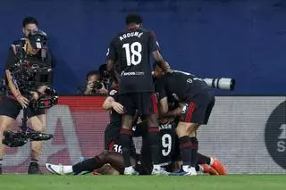 El Sevilla remonta ante el Villarreal y acaricia la permanencia