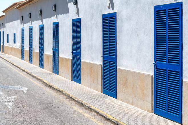 Las fachadas blancas y las ventanas azules son características de Grecia... ¡y de Mallorca!