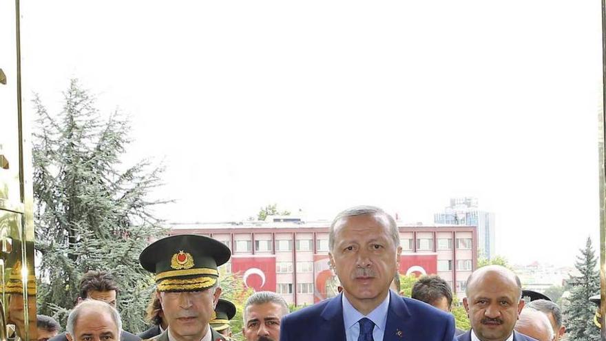 Erdogan se reúne con el jefe del Estado Mayor.